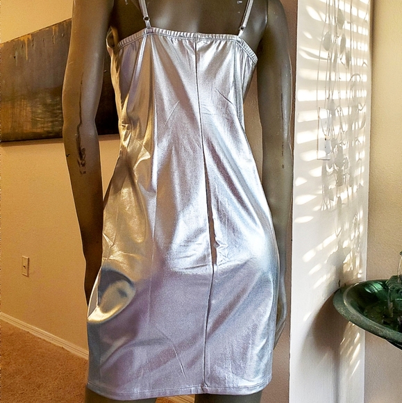 NWT METALLIC SILVER COCKTAIL DRESS - Picture 4 of 4